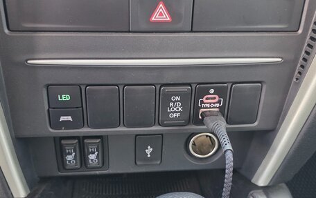 Mitsubishi L200 IV рестайлинг, 2023 год, 3 700 000 рублей, 8 фотография