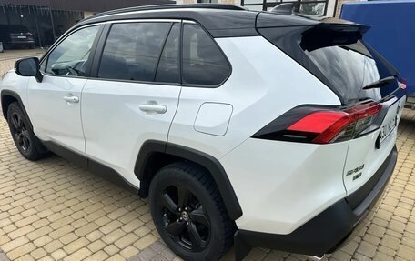 Toyota RAV4, 2020 год, 4 300 000 рублей, 2 фотография
