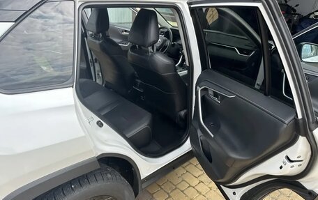 Toyota RAV4, 2020 год, 4 300 000 рублей, 9 фотография