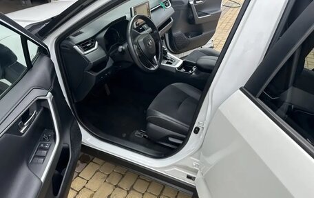 Toyota RAV4, 2020 год, 4 300 000 рублей, 4 фотография