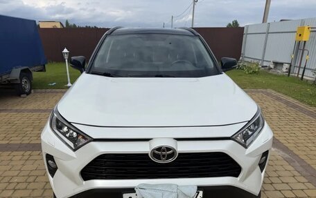 Toyota RAV4, 2020 год, 4 300 000 рублей, 12 фотография