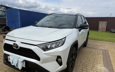 Toyota RAV4, 2020 год, 4 300 000 рублей, 11 фотография