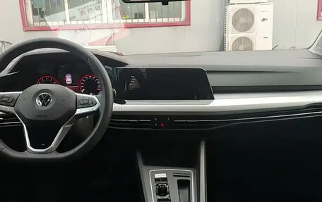 Volkswagen Golf VIII, 2022 год, 1 830 000 рублей, 3 фотография