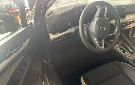 Volkswagen Golf VIII, 2022 год, 1 830 000 рублей, 8 фотография