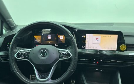 Volkswagen Golf VIII, 2022 год, 1 800 000 рублей, 11 фотография