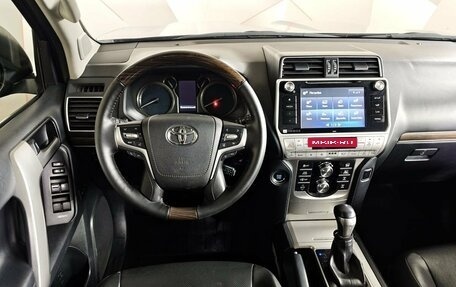 Toyota Land Cruiser Prado 150 рестайлинг 2, 2020 год, 5 400 000 рублей, 19 фотография