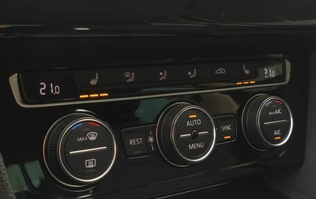 Volkswagen Passat B8 рестайлинг, 2017 год, 1 800 000 рублей, 14 фотография