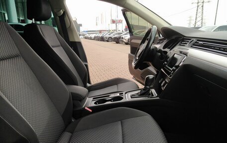 Volkswagen Passat B8 рестайлинг, 2017 год, 1 800 000 рублей, 17 фотография