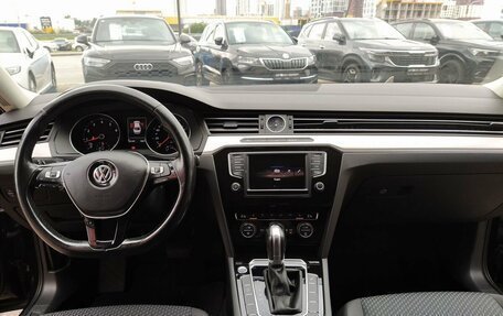 Volkswagen Passat B8 рестайлинг, 2017 год, 1 800 000 рублей, 23 фотография