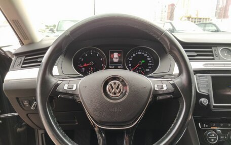 Volkswagen Passat B8 рестайлинг, 2017 год, 1 800 000 рублей, 25 фотография