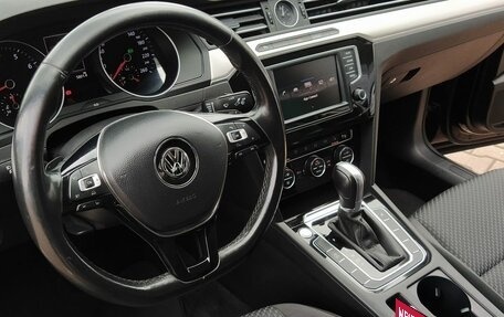 Volkswagen Passat B8 рестайлинг, 2017 год, 1 800 000 рублей, 20 фотография