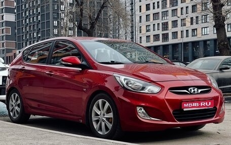 Hyundai Solaris II рестайлинг, 2011 год, 880 000 рублей, 1 фотография