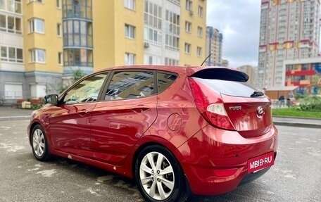 Hyundai Solaris II рестайлинг, 2011 год, 880 000 рублей, 10 фотография