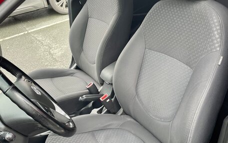 Hyundai Solaris II рестайлинг, 2011 год, 880 000 рублей, 24 фотография