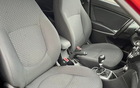 Hyundai Solaris II рестайлинг, 2011 год, 880 000 рублей, 23 фотография