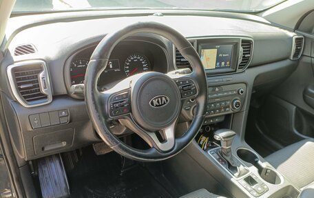 KIA Sportage IV рестайлинг, 2017 год, 1 999 000 рублей, 10 фотография
