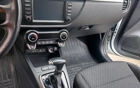 KIA Rio IV, 2018 год, 1 350 000 рублей, 10 фотография