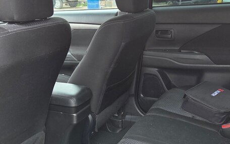Mitsubishi Outlander III рестайлинг 3, 2015 год, 1 320 000 рублей, 6 фотография