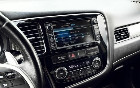 Mitsubishi Outlander III рестайлинг 3, 2014 год, 1 399 000 рублей, 10 фотография