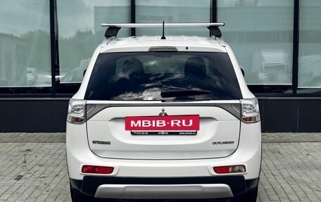 Mitsubishi Outlander III рестайлинг 3, 2014 год, 1 399 000 рублей, 4 фотография