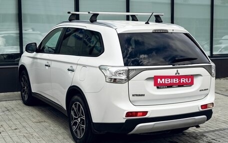 Mitsubishi Outlander III рестайлинг 3, 2014 год, 1 399 000 рублей, 3 фотография