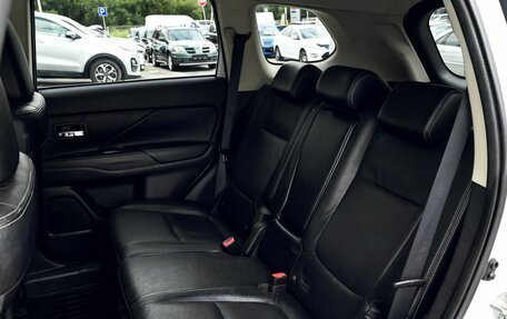 Mitsubishi Outlander III рестайлинг 3, 2014 год, 1 399 000 рублей, 17 фотография