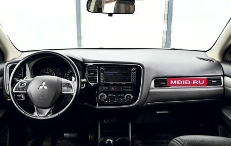 Mitsubishi Outlander III рестайлинг 3, 2014 год, 1 399 000 рублей, 18 фотография