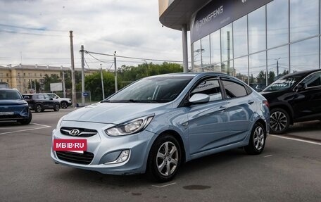 Hyundai Solaris II рестайлинг, 2013 год, 900 000 рублей, 2 фотография