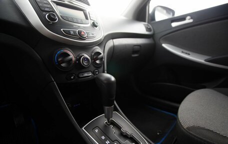Hyundai Solaris II рестайлинг, 2013 год, 900 000 рублей, 17 фотография