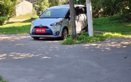 Toyota Sienta II, 2017 год, 1 240 000 рублей, 17 фотография