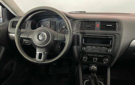 Volkswagen Jetta VI, 2011 год, 922 000 рублей, 11 фотография