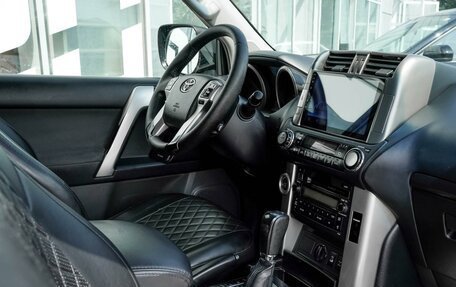 Toyota Land Cruiser Prado 150 рестайлинг 2, 2011 год, 2 400 000 рублей, 25 фотография