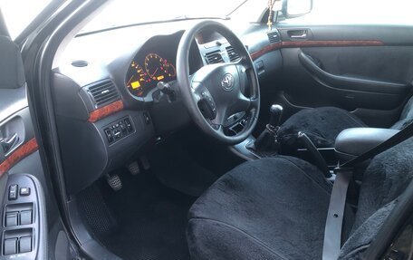 Toyota Avensis III рестайлинг, 2005 год, 630 000 рублей, 20 фотография