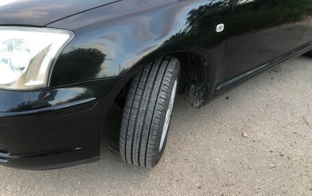 Toyota Avensis III рестайлинг, 2005 год, 630 000 рублей, 25 фотография