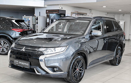 Mitsubishi Outlander III рестайлинг 3, 2022 год, 2 712 000 рублей, 5 фотография