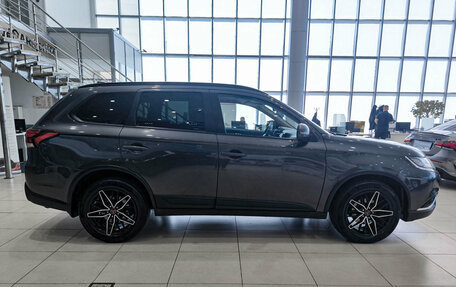 Mitsubishi Outlander III рестайлинг 3, 2022 год, 2 712 000 рублей, 8 фотография
