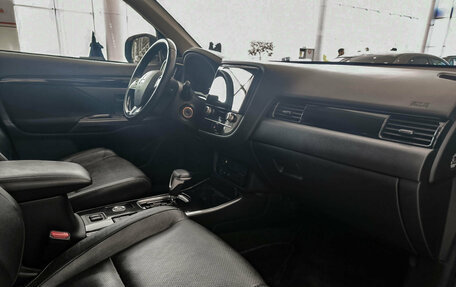Mitsubishi Outlander III рестайлинг 3, 2022 год, 2 712 000 рублей, 15 фотография