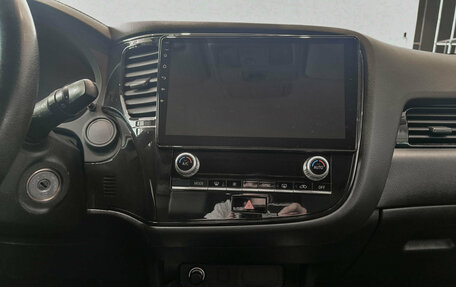 Mitsubishi Outlander III рестайлинг 3, 2022 год, 2 712 000 рублей, 19 фотография
