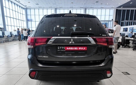 Mitsubishi Outlander III рестайлинг 3, 2022 год, 2 712 000 рублей, 10 фотография