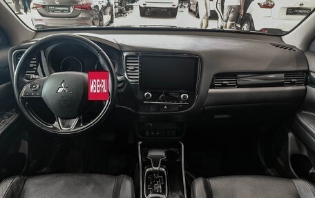 Mitsubishi Outlander III рестайлинг 3, 2022 год, 2 712 000 рублей, 18 фотография