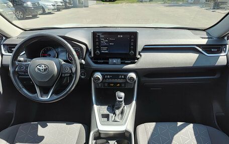 Toyota RAV4, 2021 год, 4 050 000 рублей, 18 фотография