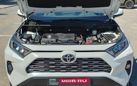 Toyota RAV4, 2021 год, 4 050 000 рублей, 13 фотография