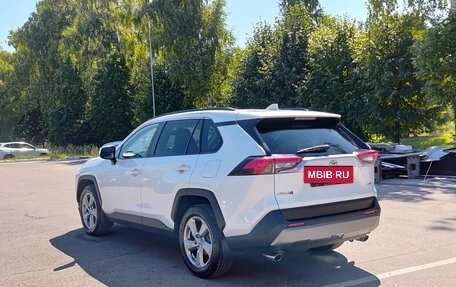 Toyota RAV4, 2021 год, 4 050 000 рублей, 11 фотография