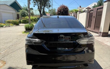 Toyota Camry, 2022 год, 3 850 000 рублей, 2 фотография