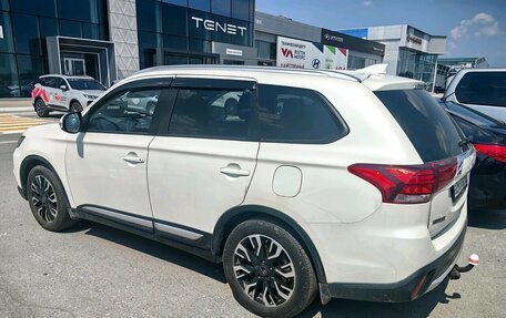 Mitsubishi Outlander III рестайлинг 3, 2017 год, 1 890 000 рублей, 2 фотография