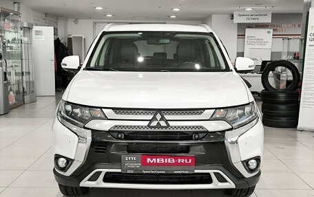 Mitsubishi Outlander III рестайлинг 3, 2021 год, 2 650 000 рублей, 6 фотография