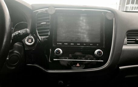Mitsubishi Outlander III рестайлинг 3, 2021 год, 2 650 000 рублей, 19 фотография