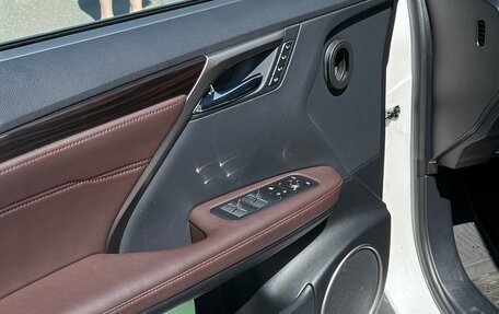 Lexus RX IV рестайлинг, 2019 год, 5 000 000 рублей, 4 фотография