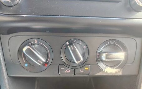 Volkswagen Polo VI (EU Market), 2011 год, 600 000 рублей, 13 фотография