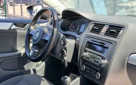 Volkswagen Jetta VI, 2011 год, 1 047 000 рублей, 11 фотография